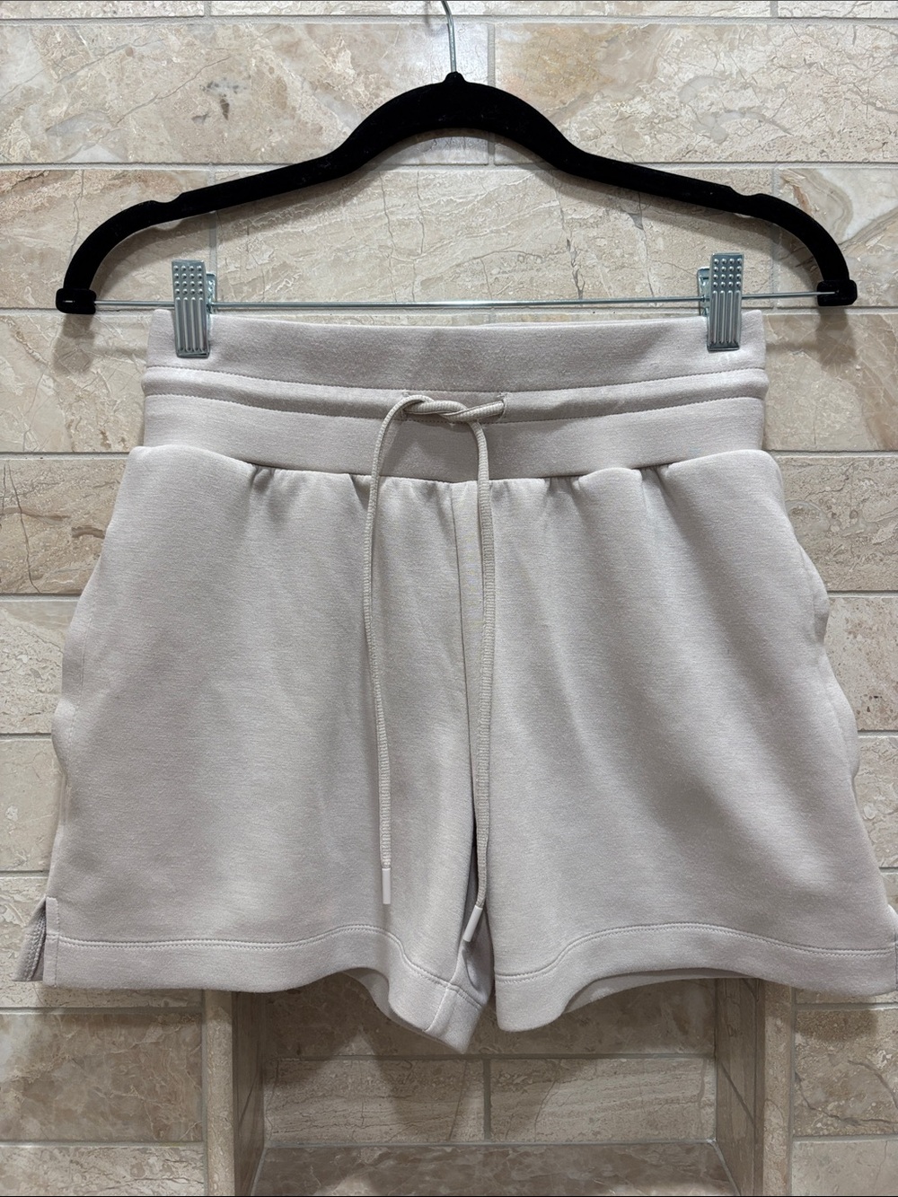 STYLUS Cream Drawstring Athletic Shorts